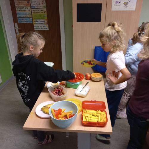 Jeder langt kräftig zu!