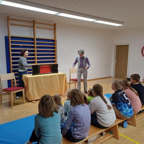 Die Geschichten sind spannend.