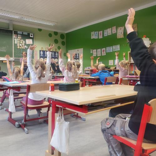 Wir singen das Geburtstagslied.