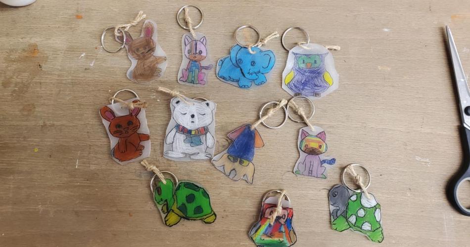 Schlüsselanhänger aus Schrumpffolie